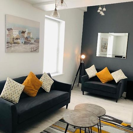 Spacious And Bright Town Centre Apartment Ballycastle Eksteriør bilde