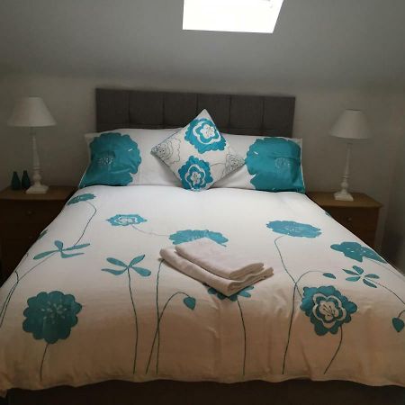 Spacious And Bright Town Centre Apartment Ballycastle Eksteriør bilde