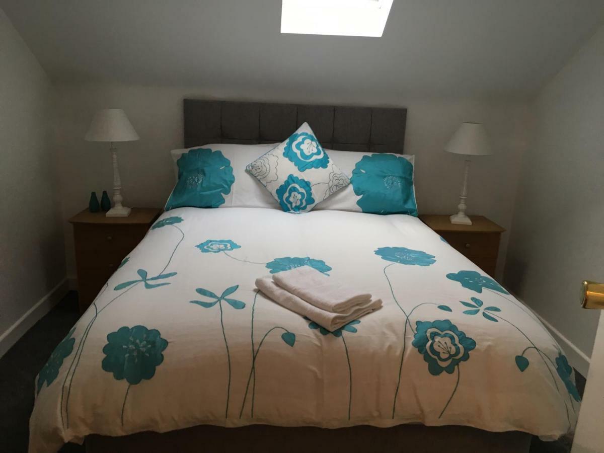 Spacious And Bright Town Centre Apartment Ballycastle Eksteriør bilde