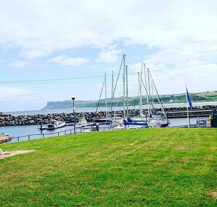 Spacious And Bright Town Centre Apartment Ballycastle Eksteriør bilde